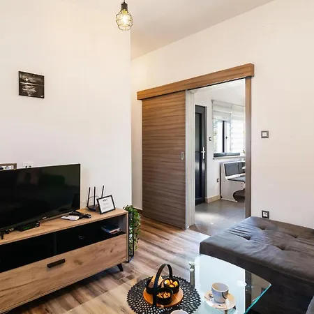 1 Bedroom Beautiful In Postira