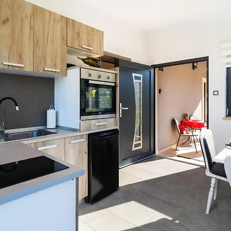 1 Bedroom Beautiful In Postira * Dol (Brac)